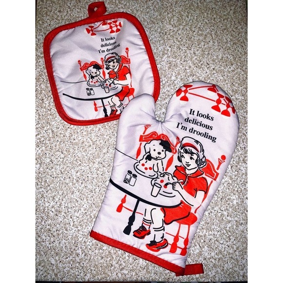 It looks Delicious: Oven Mitt And Pot Holder- Kitchen Decor Funny Gift - Picture 2 of 7
